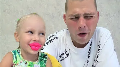 Алиса пробует Гадкие КОНФЕТЫ, вкусняшки с папой !